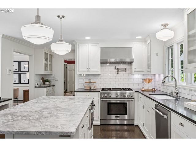 7330 Sw DOGWOOD Pl, Portland, OR 97225