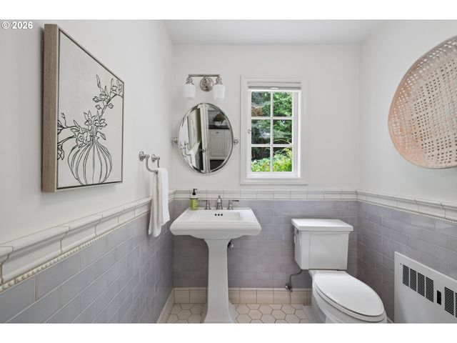 7330 Sw DOGWOOD Pl, Portland, OR 97225