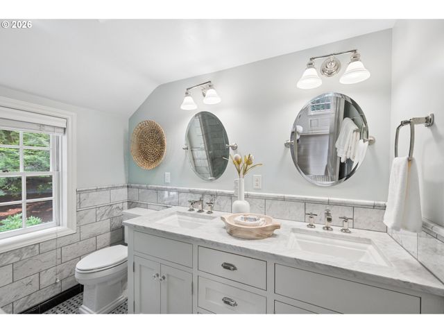 7330 Sw DOGWOOD Pl, Portland, OR 97225
