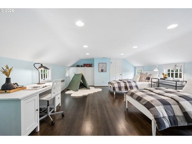 7330 Sw DOGWOOD Pl, Portland, OR 97225