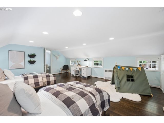 7330 Sw DOGWOOD Pl, Portland, OR 97225