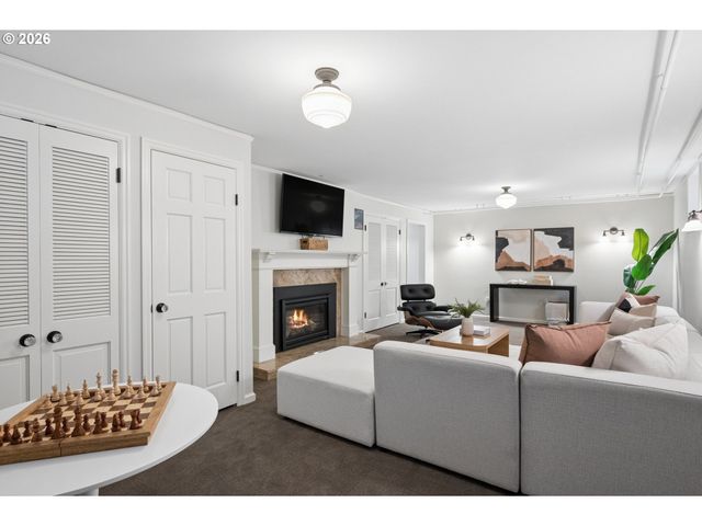 7330 Sw DOGWOOD Pl, Portland, OR 97225