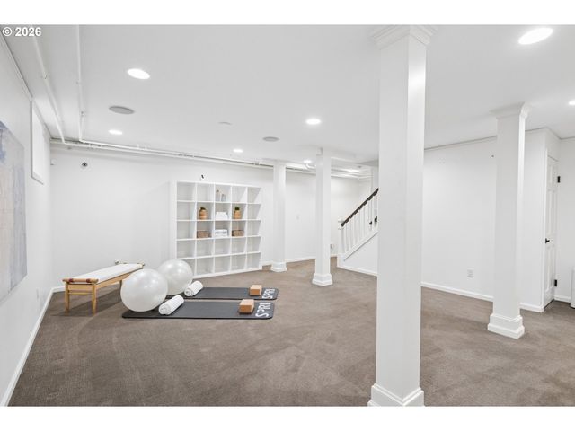 7330 Sw DOGWOOD Pl, Portland, OR 97225