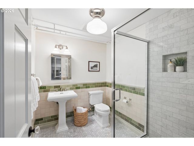 7330 Sw DOGWOOD Pl, Portland, OR 97225