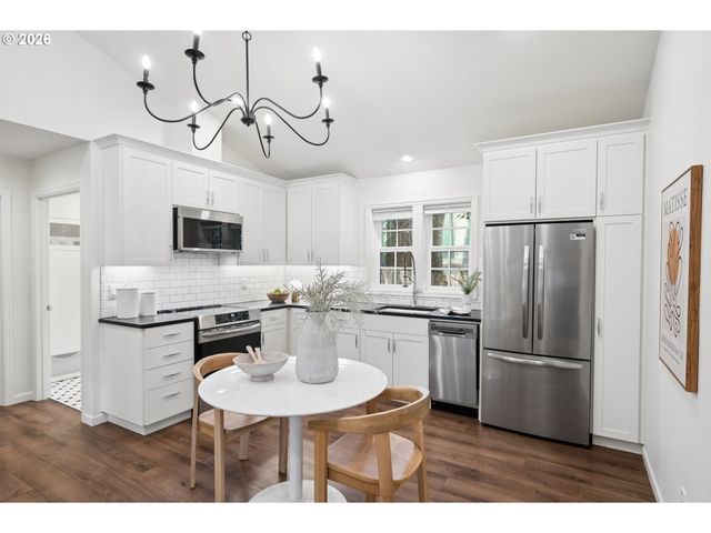 7330 Sw DOGWOOD Pl, Portland, OR 97225