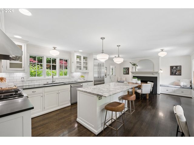 7330 Sw DOGWOOD Pl, Portland, OR 97225
