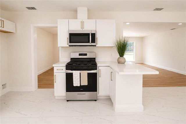 1108 Chalet Drive E, Mobile, AL 36608