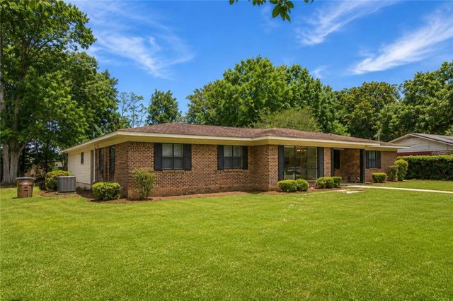 1108 Chalet Drive E, Mobile, AL 36608