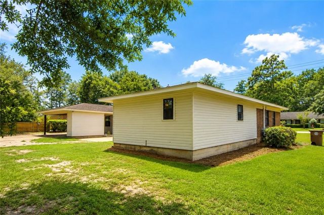 1108 Chalet Drive E, Mobile, AL 36608