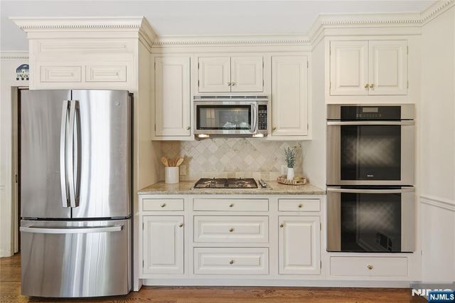 20 Coachman Court, Berkeley Heights, NJ 07922