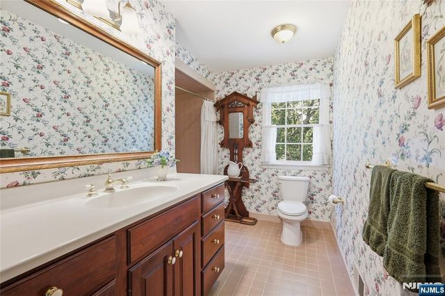 20 Coachman Court, Berkeley Heights, NJ 07922