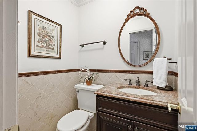 20 Coachman Court, Berkeley Heights, NJ 07922