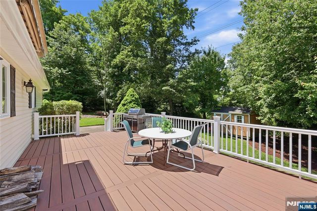 20 Coachman Court, Berkeley Heights, NJ 07922