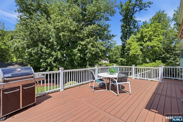 20 Coachman Court, Berkeley Heights, NJ 07922