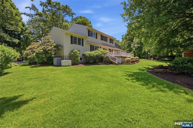 20 Coachman Court, Berkeley Heights, NJ 07922