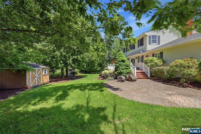 20 Coachman Court, Berkeley Heights, NJ 07922