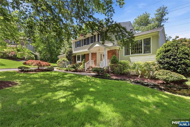 20 Coachman Court, Berkeley Heights, NJ 07922