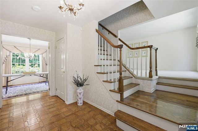 20 Coachman Court, Berkeley Heights, NJ 07922