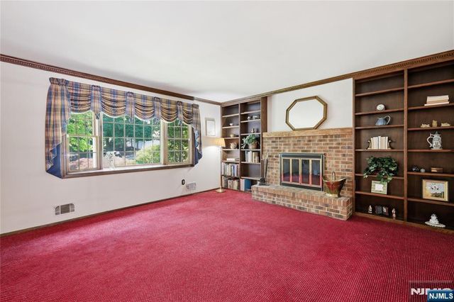 20 Coachman Court, Berkeley Heights, NJ 07922