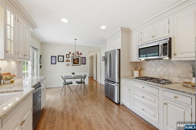 20 Coachman Court, Berkeley Heights, NJ 07922