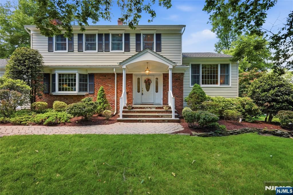 20 Coachman Court, Berkeley Heights, NJ 07922