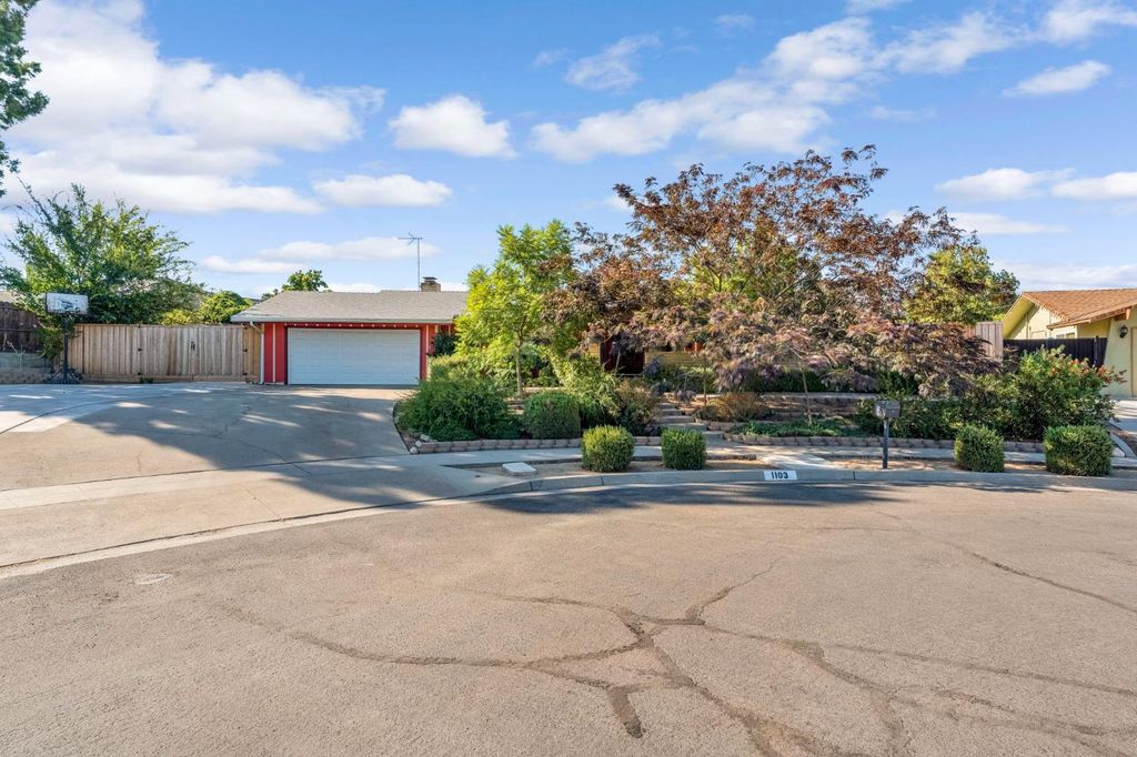 Image 1 of property listing at 1103 W Tenaya Way, Fresno, CA 93711