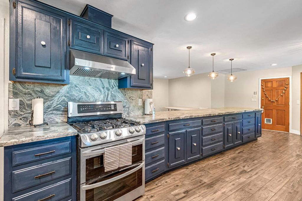 Image 13 of property listing at 1103 W Tenaya Way, Fresno, CA 93711