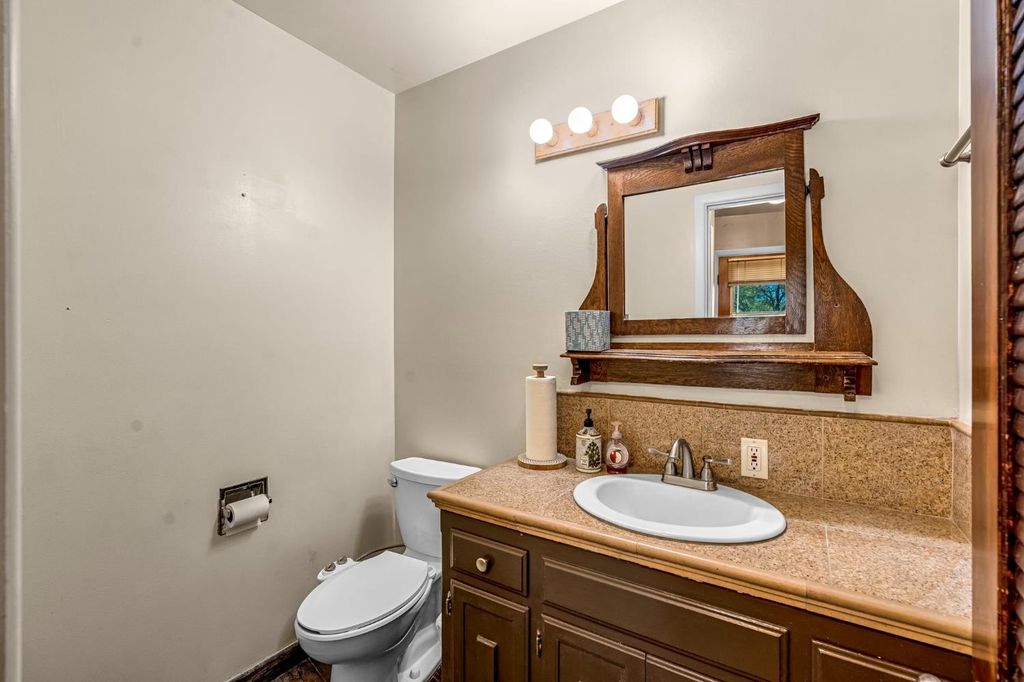 Image 15 of property listing at 1103 W Tenaya Way, Fresno, CA 93711
