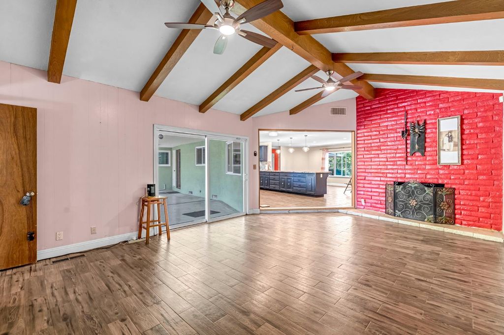 Image 18 of property listing at 1103 W Tenaya Way, Fresno, CA 93711
