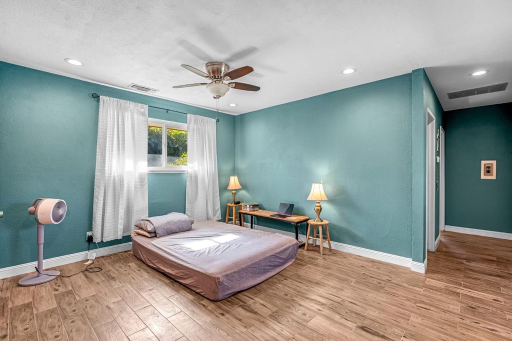 Image 20 of property listing at 1103 W Tenaya Way, Fresno, CA 93711