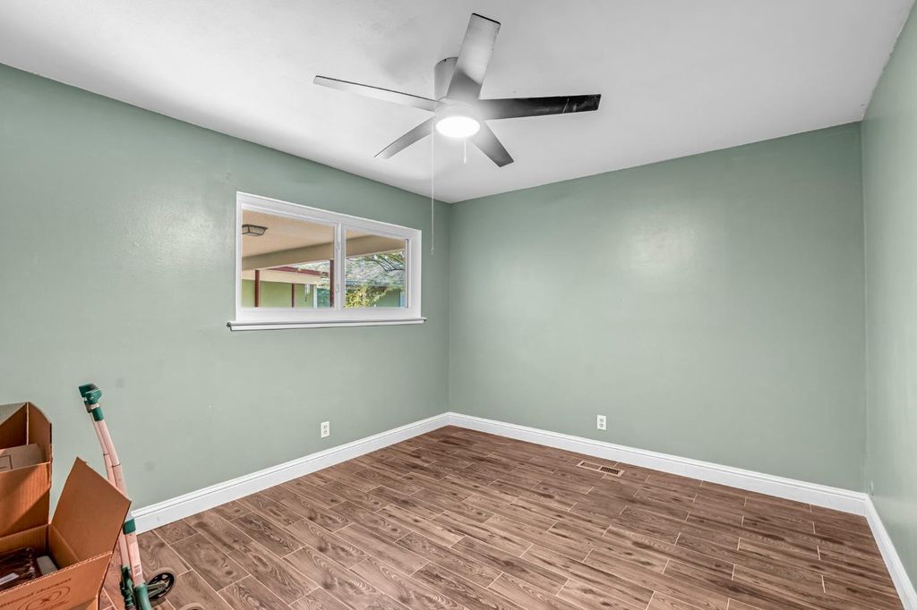 Image 25 of property listing at 1103 W Tenaya Way, Fresno, CA 93711