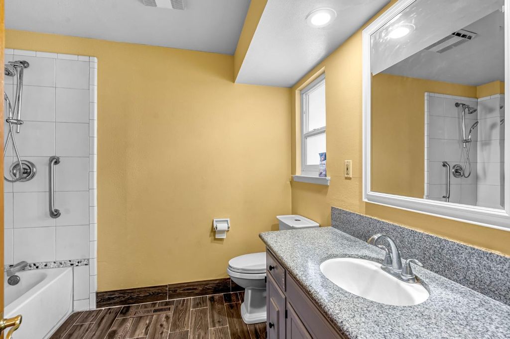 Image 28 of property listing at 1103 W Tenaya Way, Fresno, CA 93711