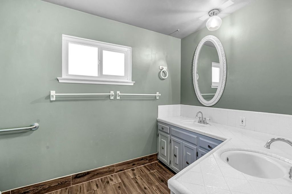 Image 29 of property listing at 1103 W Tenaya Way, Fresno, CA 93711