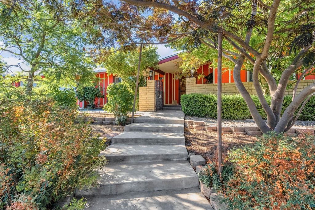 Image 3 of property listing at 1103 W Tenaya Way, Fresno, CA 93711