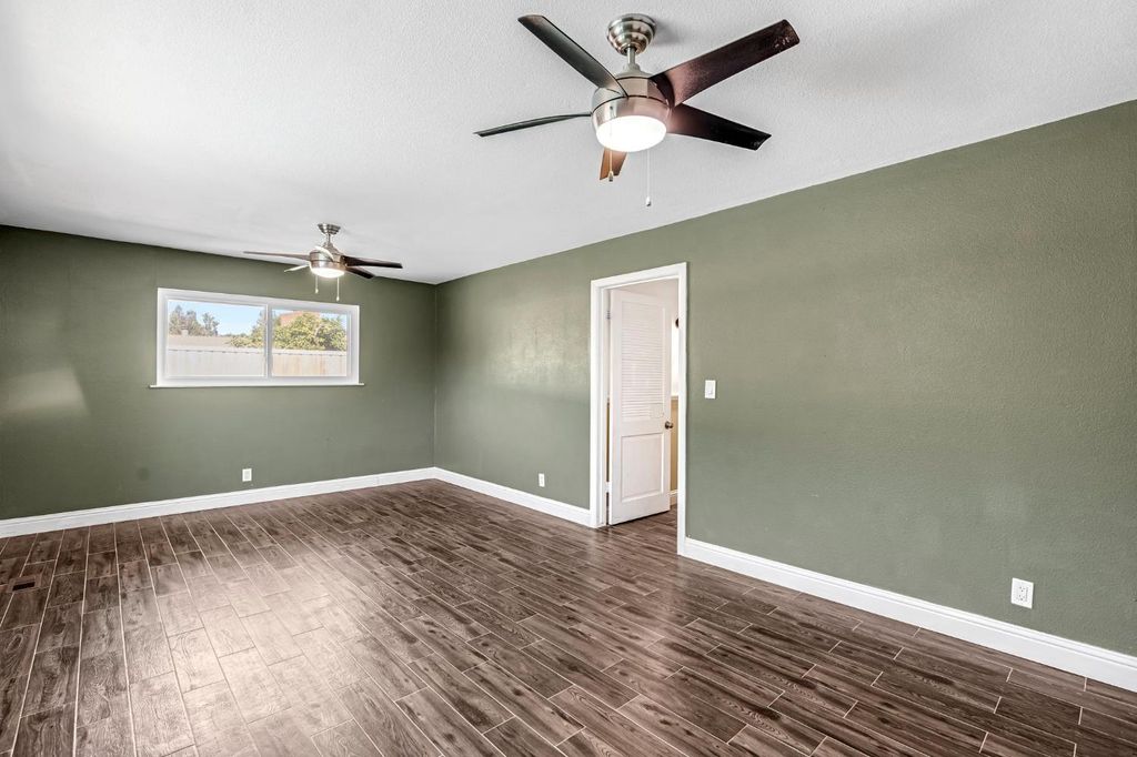 Image 34 of property listing at 1103 W Tenaya Way, Fresno, CA 93711