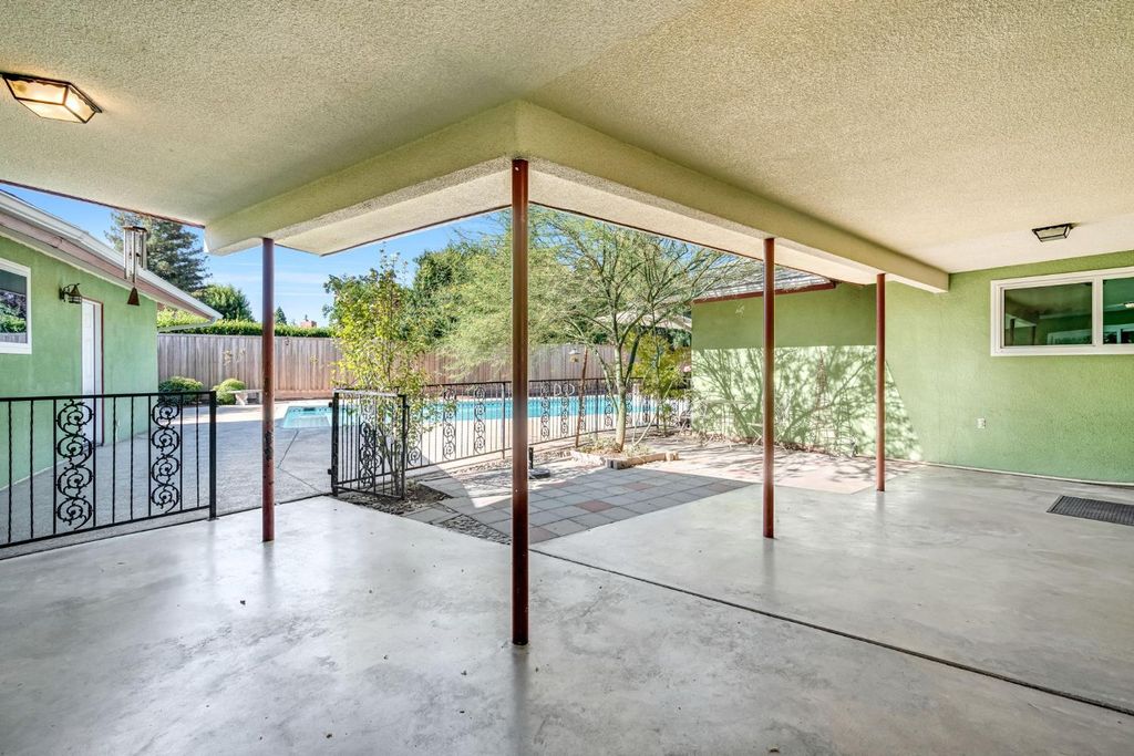 Image 35 of property listing at 1103 W Tenaya Way, Fresno, CA 93711