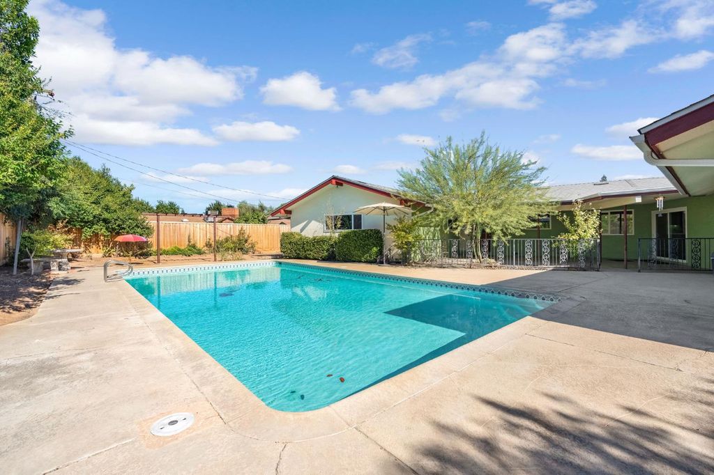 Image 37 of property listing at 1103 W Tenaya Way, Fresno, CA 93711