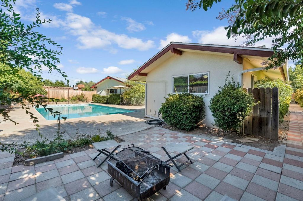 Image 38 of property listing at 1103 W Tenaya Way, Fresno, CA 93711