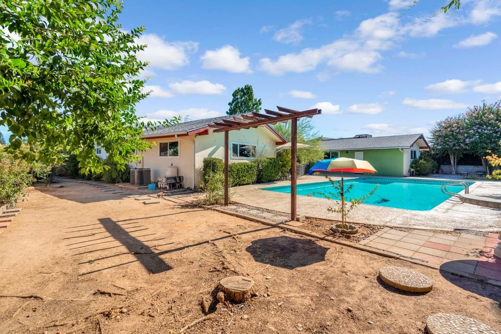 Image 42 of property listing at 1103 W Tenaya Way, Fresno, CA 93711