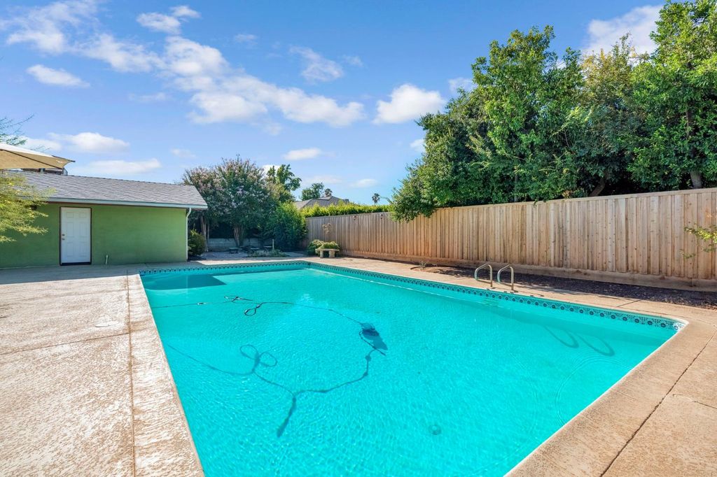 Image 43 of property listing at 1103 W Tenaya Way, Fresno, CA 93711