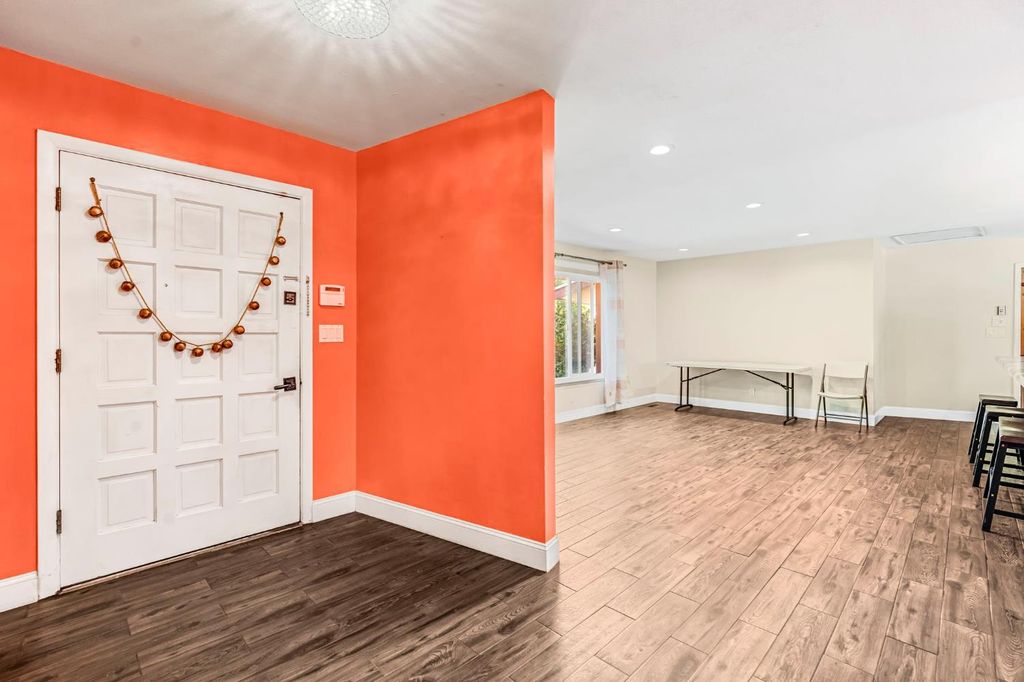 Image 5 of property listing at 1103 W Tenaya Way, Fresno, CA 93711