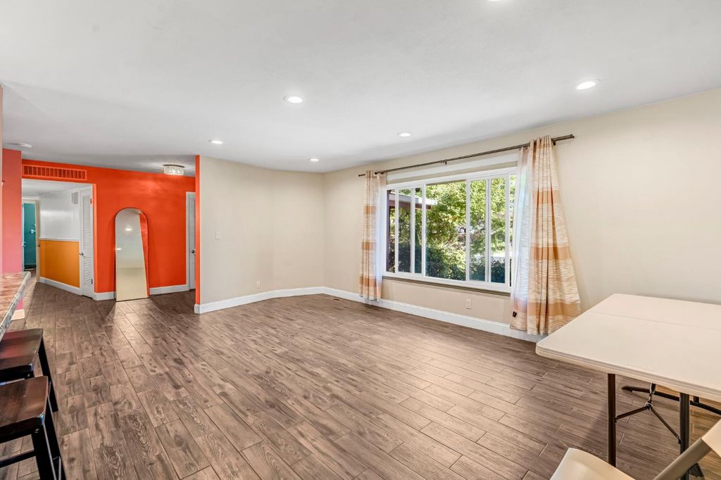 Image 9 of property listing at 1103 W Tenaya Way, Fresno, CA 93711