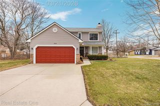 1065 Round Lake Road, White Lake Charter Township, MI 48386