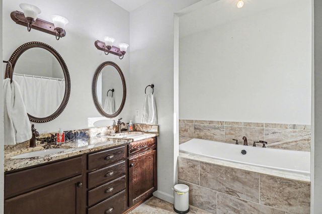 633 Marblewood Lane, Saline, MI 48176