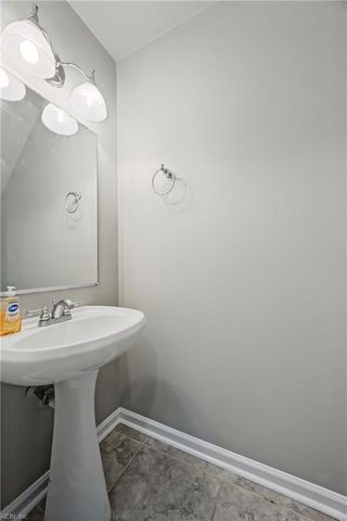 345 Circuit LN, Newport News, VA 23608