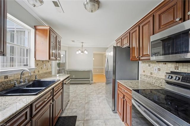 345 Circuit LN, Newport News, VA 23608