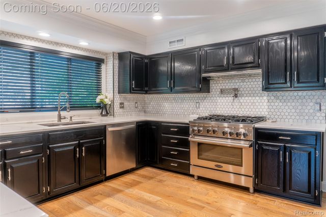 4413 Pinehurst Drive, West Bloomfield Charter Township, MI 48322