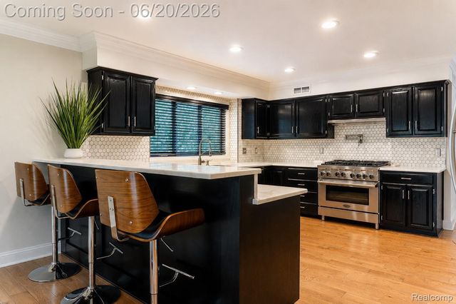 4413 Pinehurst Drive, West Bloomfield Charter Township, MI 48322