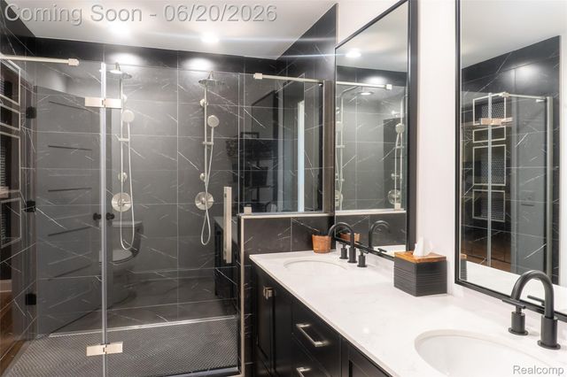 4413 Pinehurst Drive, West Bloomfield Charter Township, MI 48322