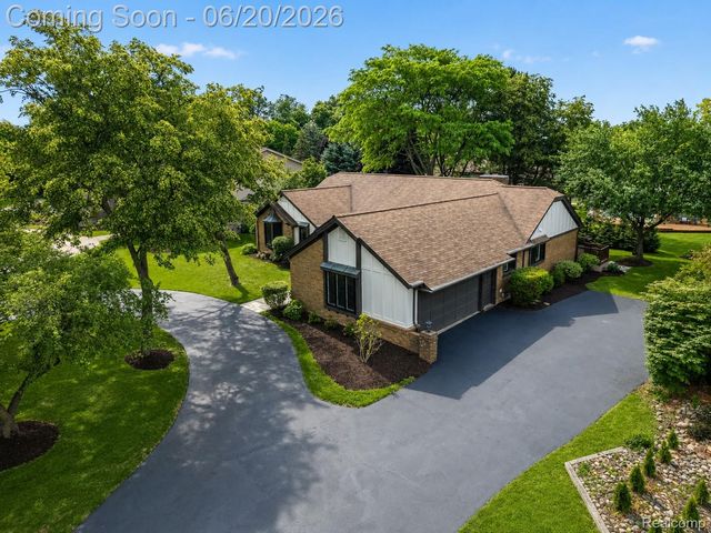 4413 Pinehurst Drive, West Bloomfield Charter Township, MI 48322